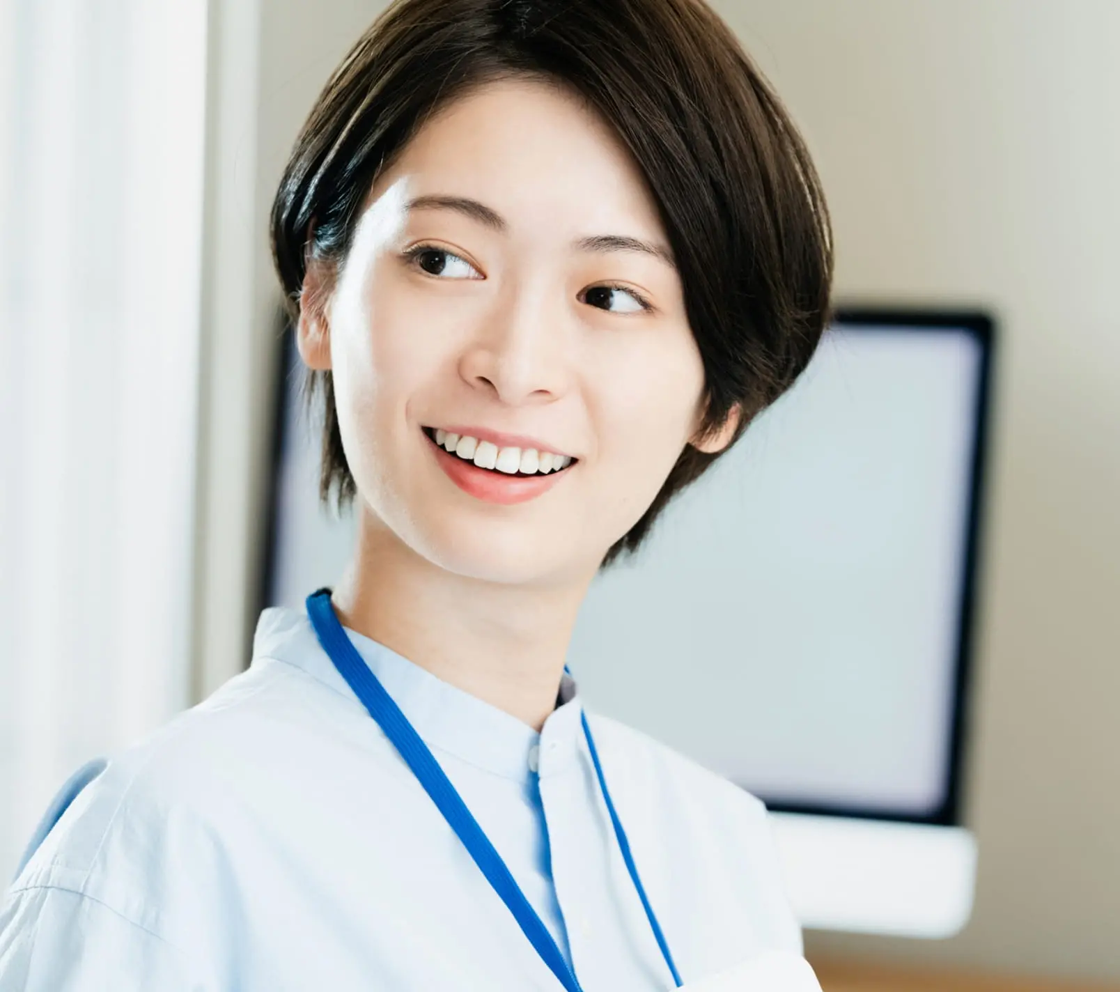 笑顔の女性の写真